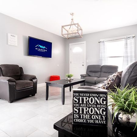 The Maid of the Mist Villa: Niagara Falls Retreat with Private Yard Exterior photo