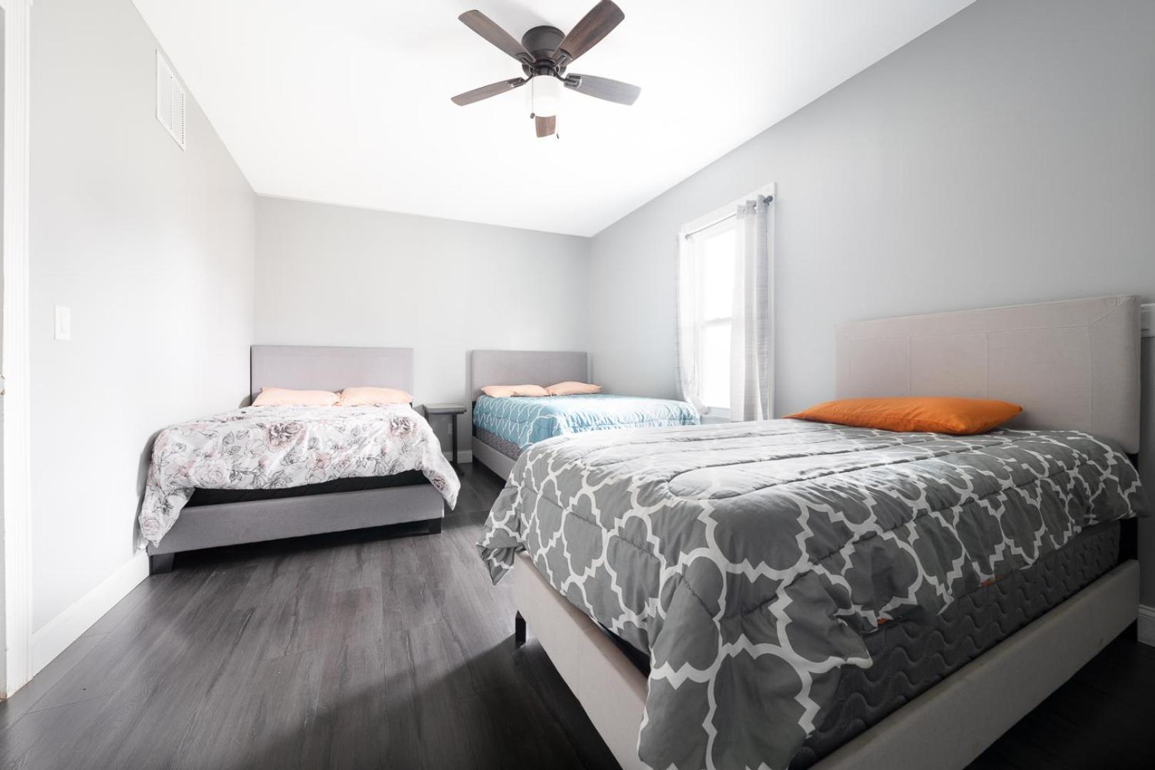 The Maid of the Mist Villa: Niagara Falls Retreat with Private Yard Exterior photo